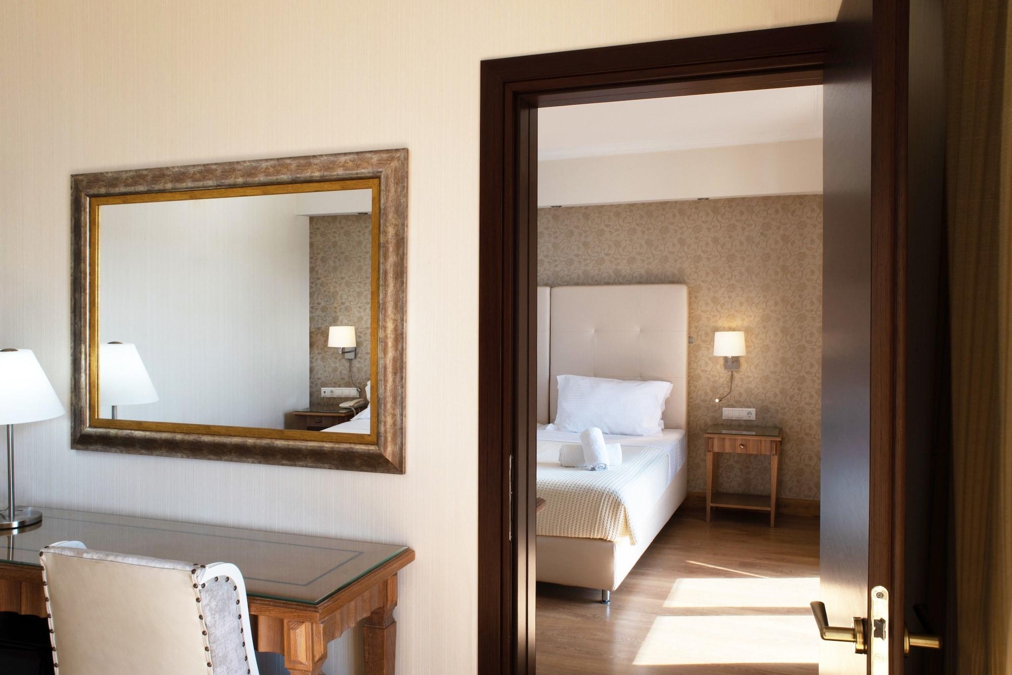 Karalis City Hotel Пилос Екстериор снимка