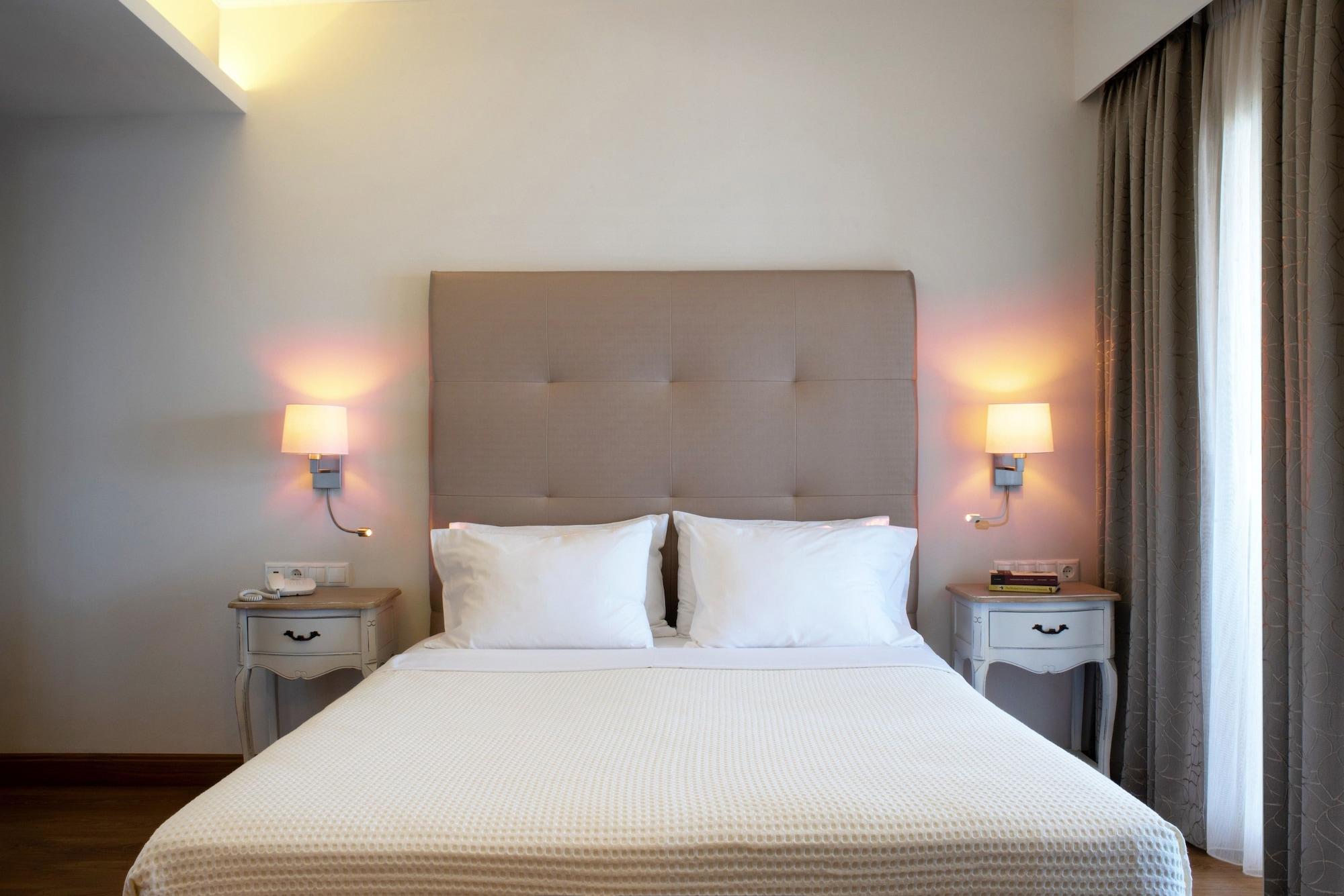 Karalis City Hotel Пилос Екстериор снимка
