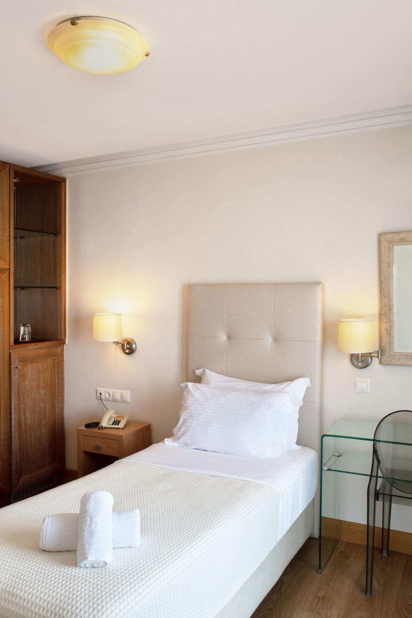Karalis City Hotel Пилос Екстериор снимка
