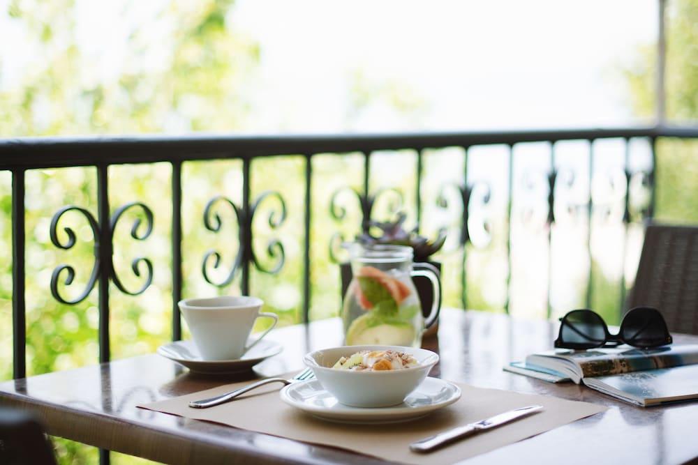 Karalis City Hotel Пилос Екстериор снимка