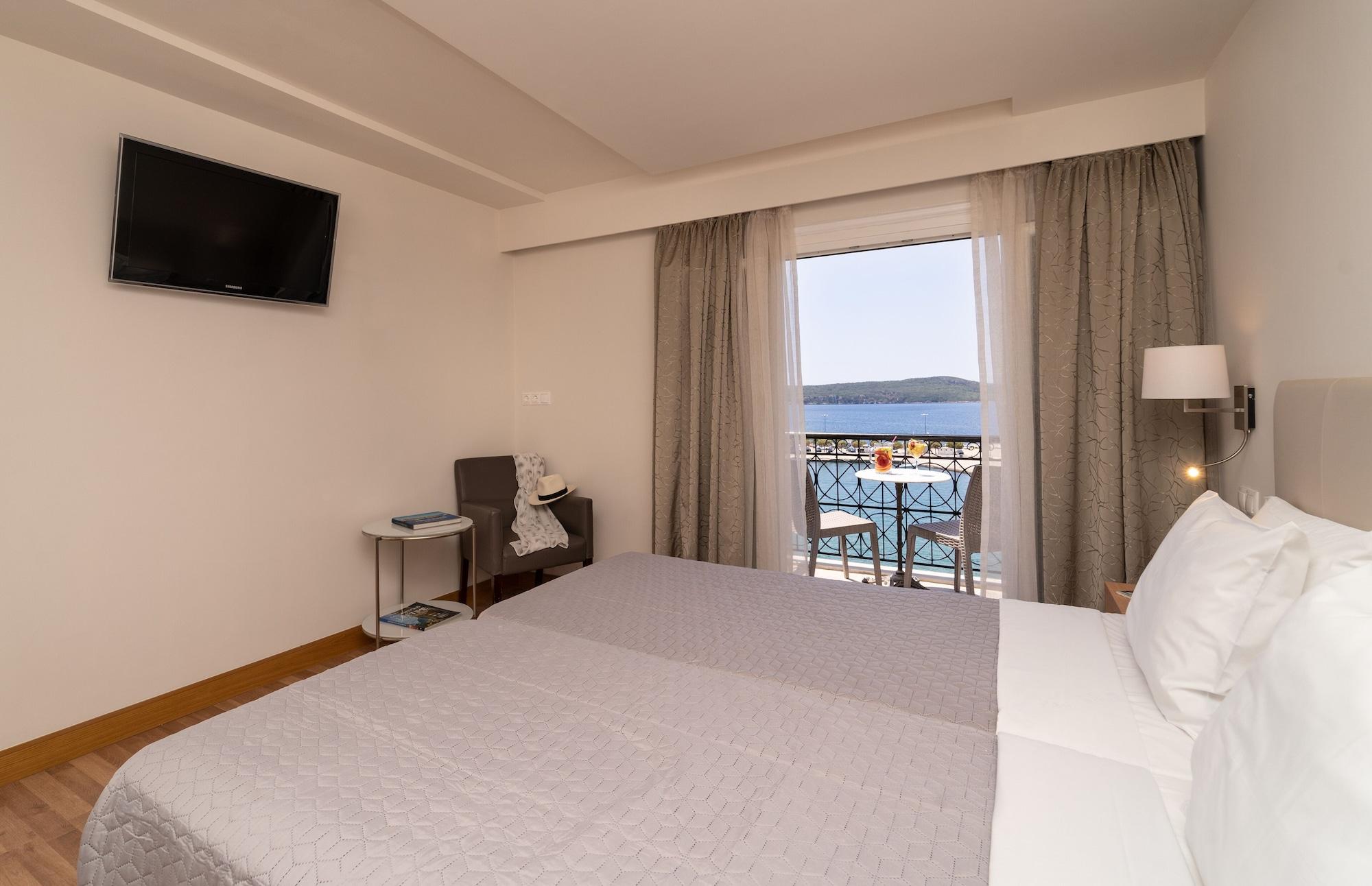Karalis City Hotel Пилос Екстериор снимка