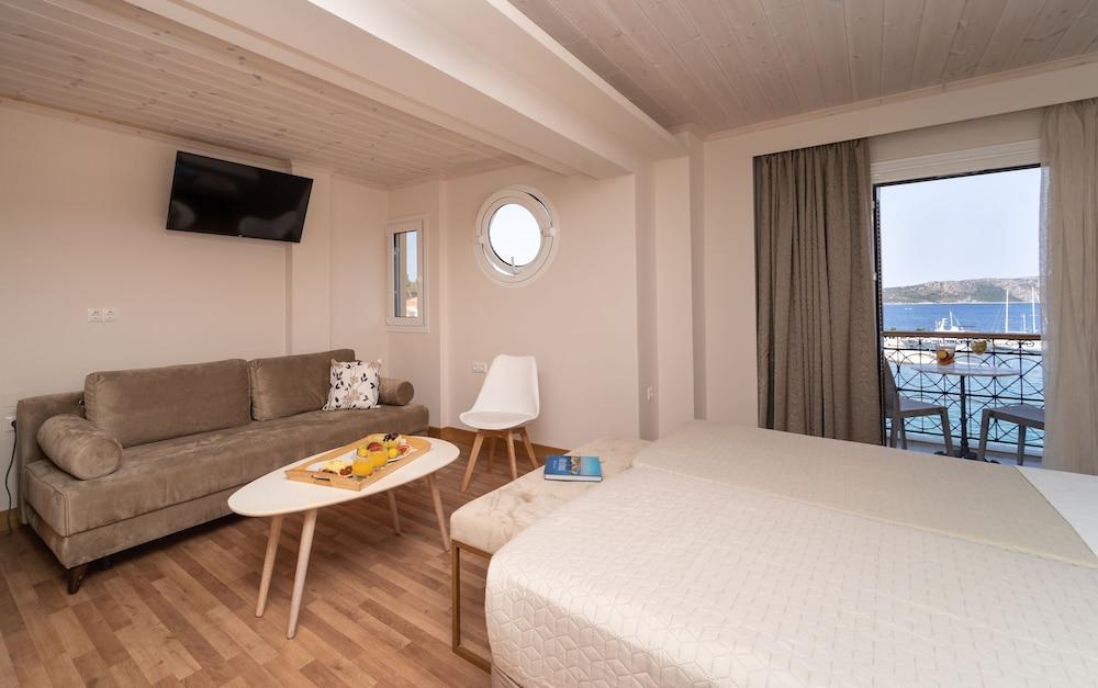 Karalis City Hotel Пилос Екстериор снимка