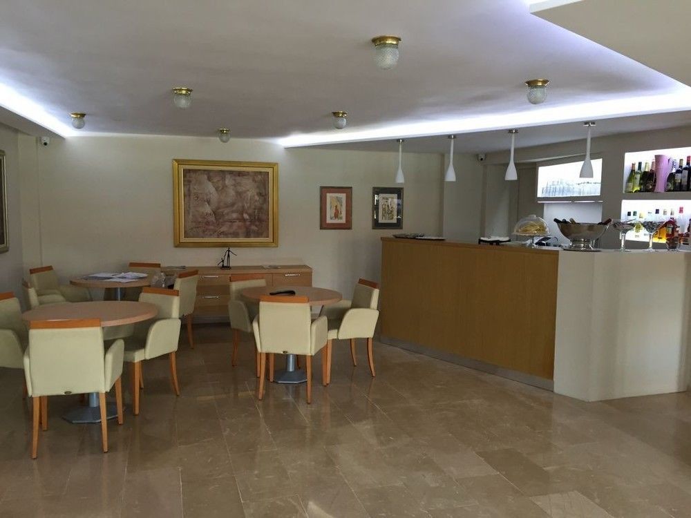 Karalis City Hotel Пилос Екстериор снимка