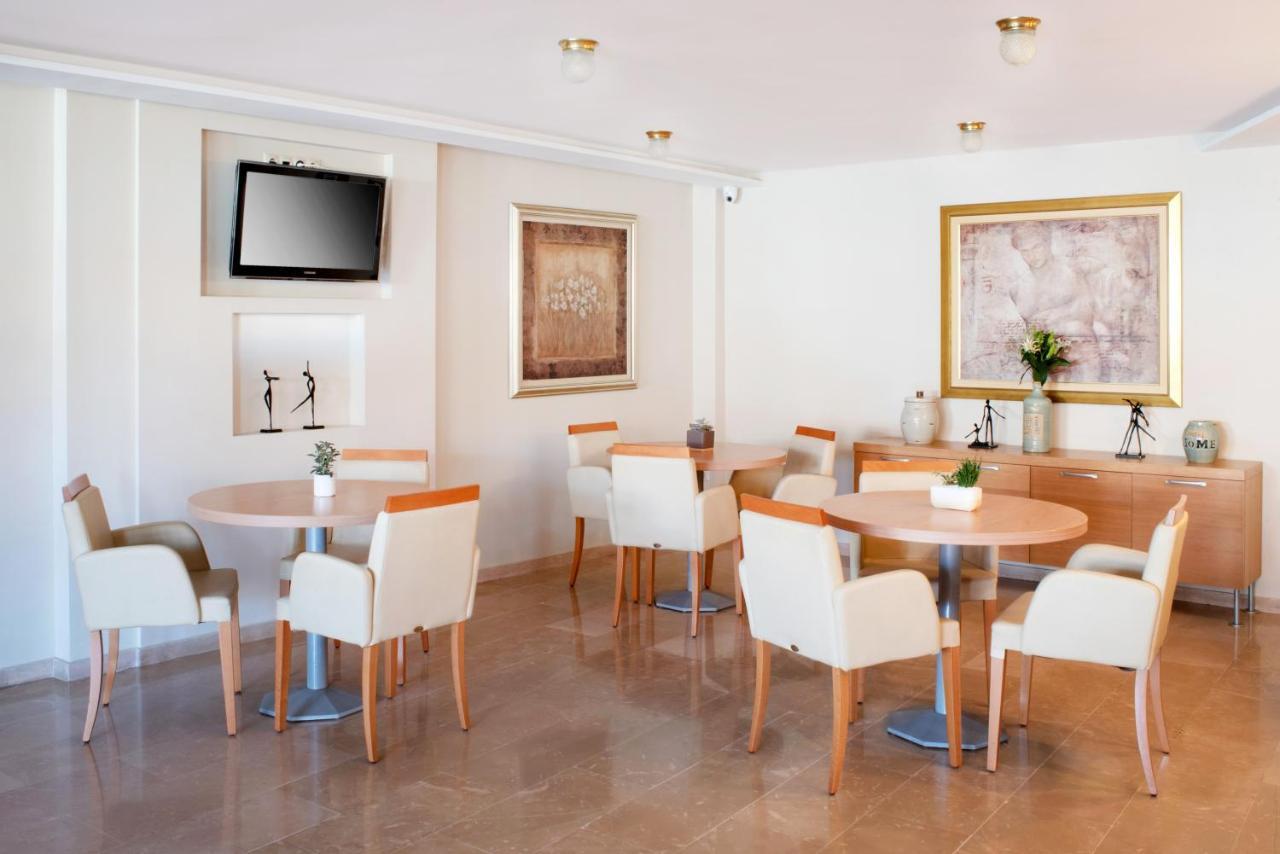 Karalis City Hotel Пилос Екстериор снимка