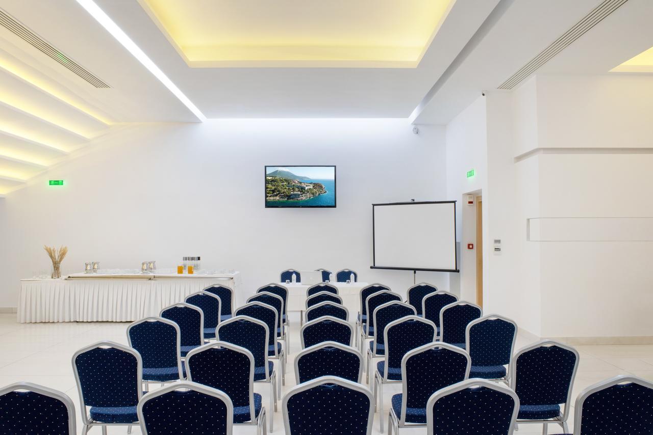 Karalis City Hotel Пилос Екстериор снимка