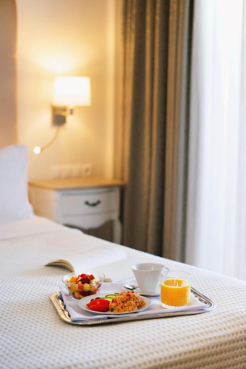 Karalis City Hotel Пилос Екстериор снимка